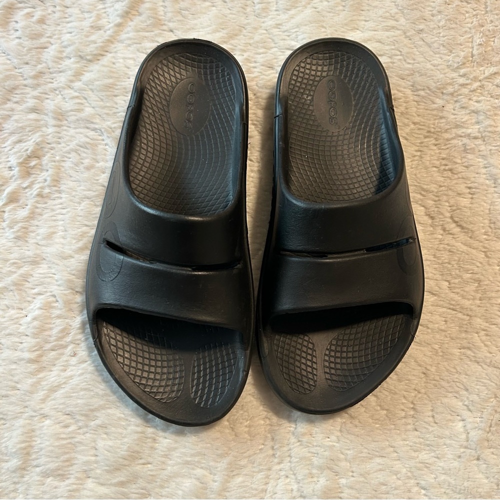 OOFOS Black Slide On Sandals Beach Vacation Summer Comfort Comfy Sz Women’s 10